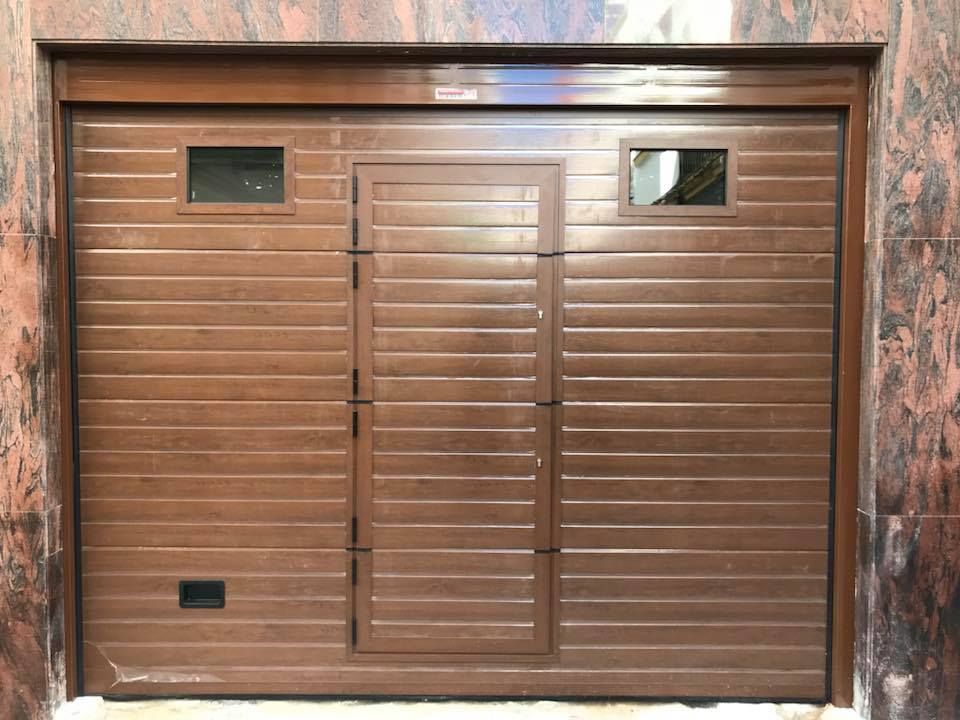 Puertas automáticas seccionales: Servicios de Automatismos Montidoor Puertas automáticas seccionales: Servicios de Automatismos Montidoor