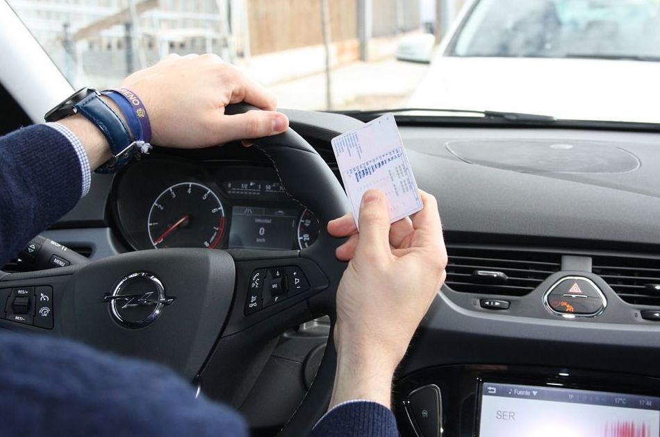 Licencias y permisos de conducir Licencias y permisos de conducir