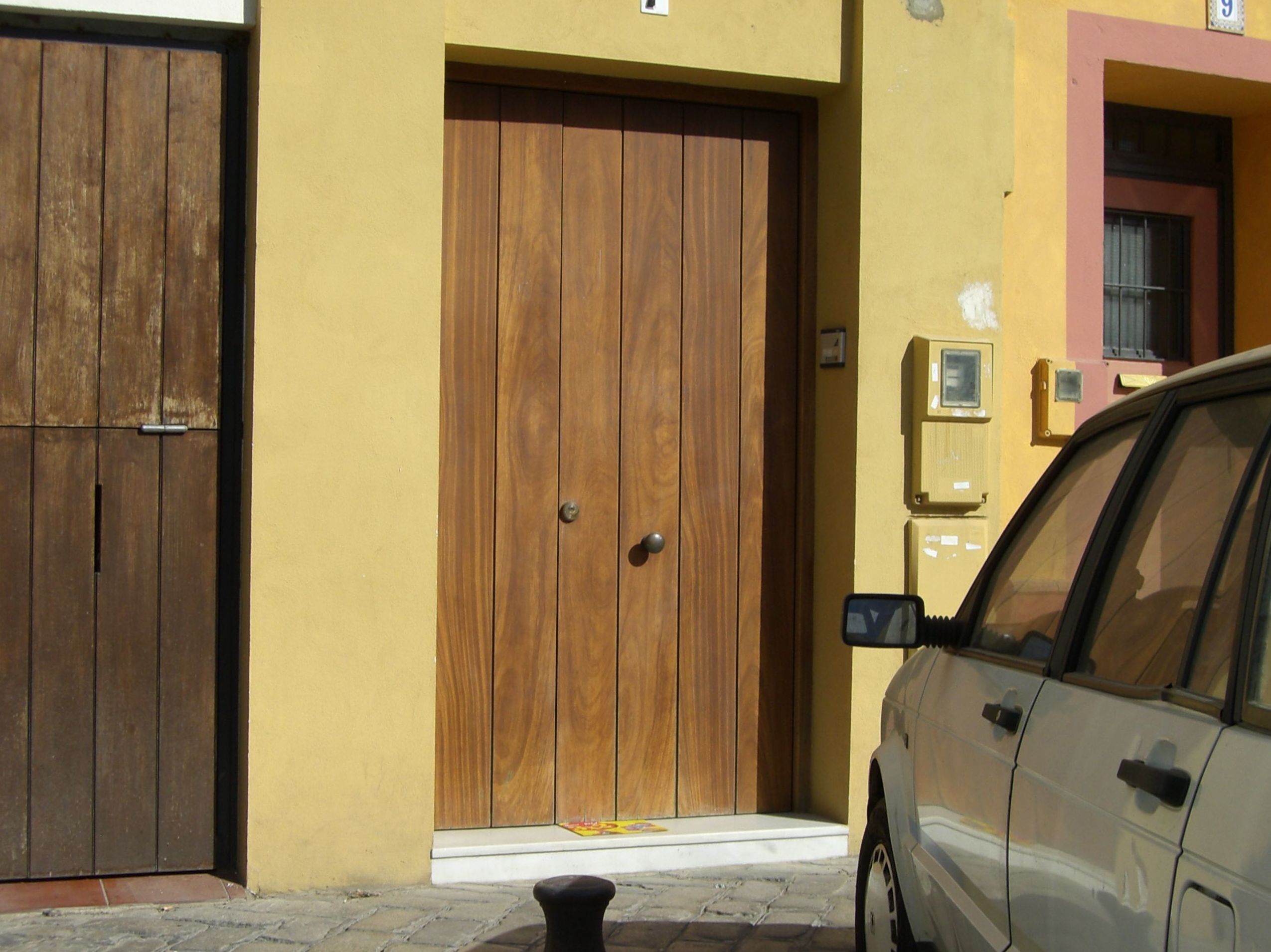 Puertas exteriores: CATÁLOGO de CARPINTERÍA Y EBANISTERÍA ARCAMADE Puertas exteriores: CATÁLOGO de CARPINTERÍA Y EBANISTERÍA ARCAMADE