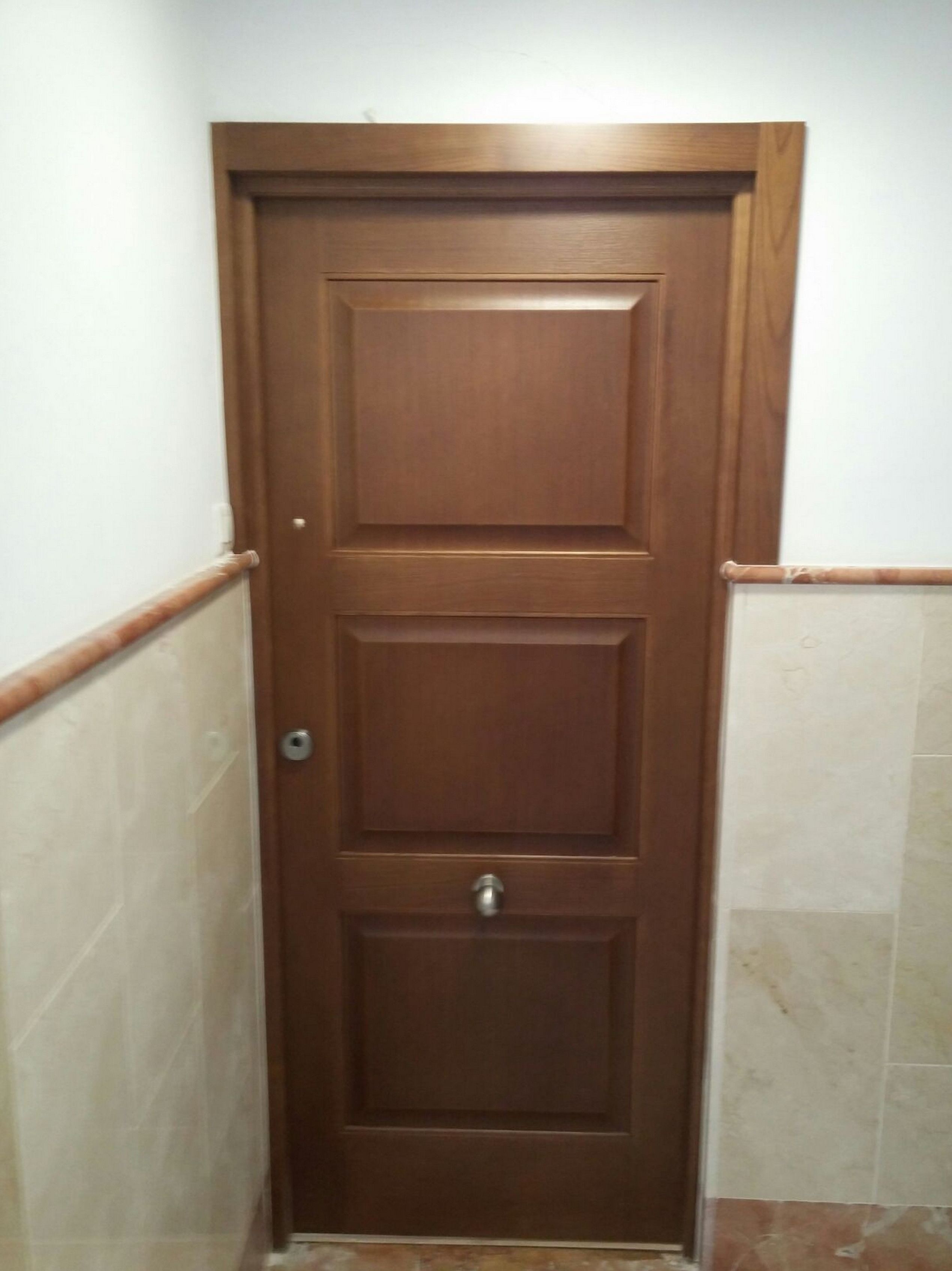 Puertas blindadas: CATÁLOGO de CARPINTERÍA Y EBANISTERÍA ARCAMADE Puertas blindadas: CATÁLOGO de CARPINTERÍA Y EBANISTERÍA ARCAMADE