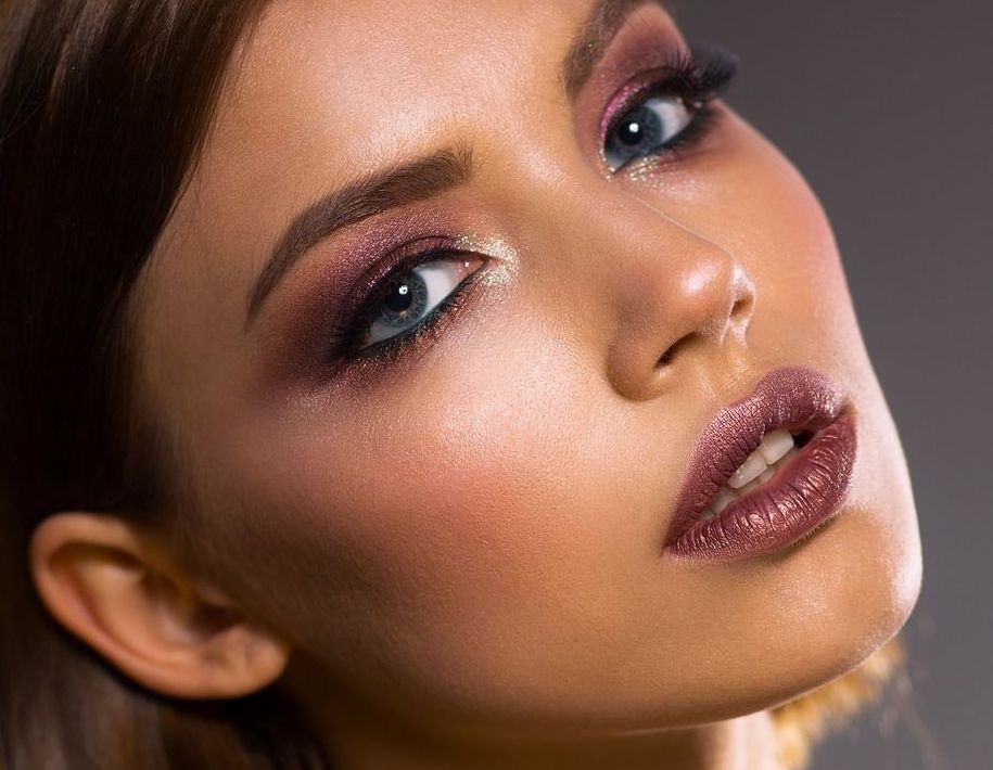 Maquillaje: Peluquería y estética de Peluquería Venus Maquillaje: Peluquería y estética de Peluquería Venus