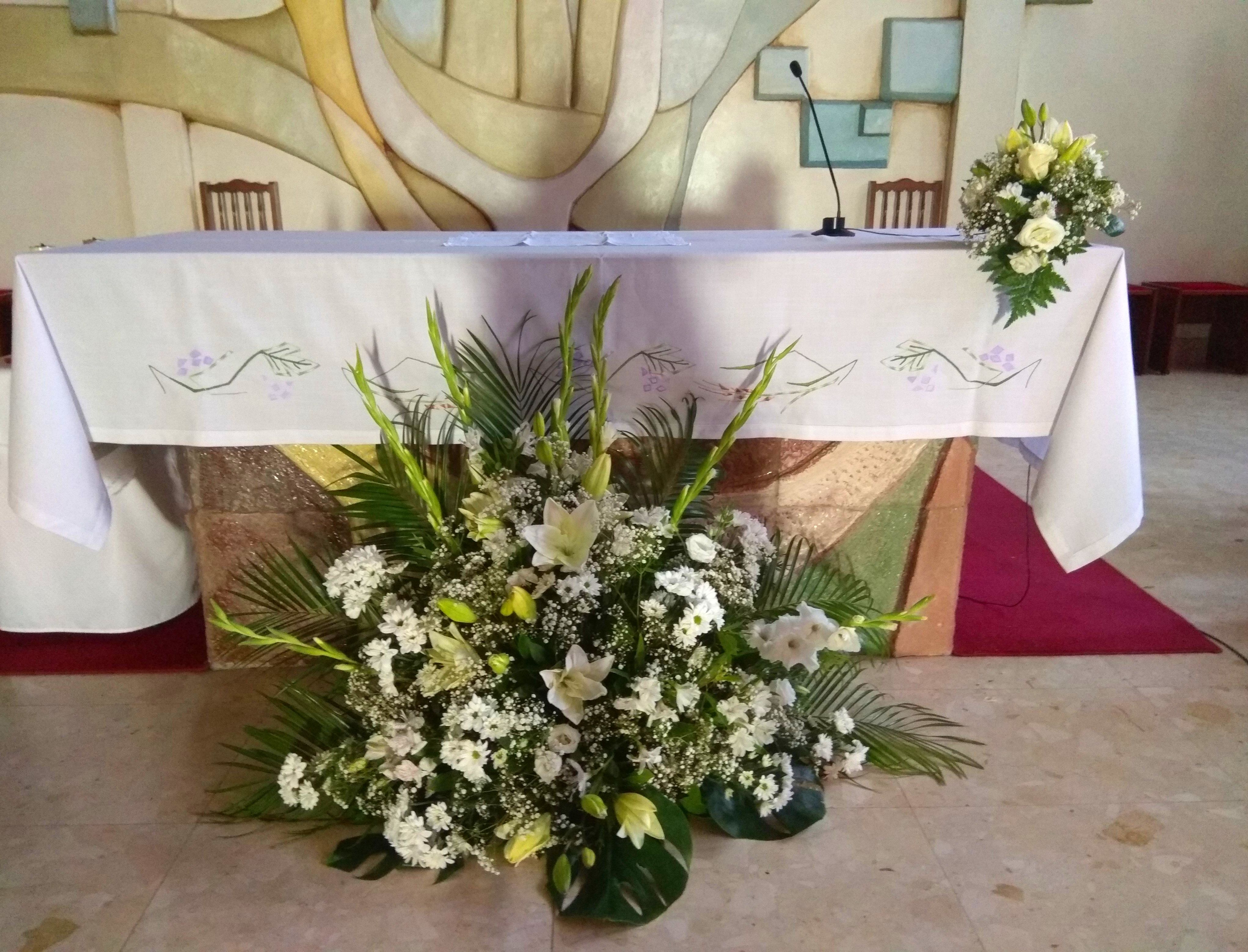 Centro iglesia: Productos de Floristería Kiara Centro iglesia: Productos de Floristería Kiara