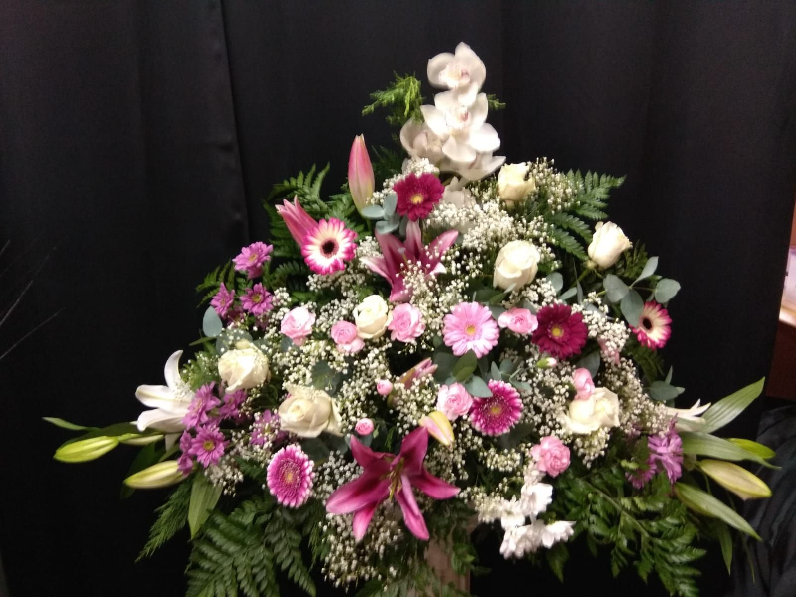 Coronas y Ramos funerarios: Productos de Floristería Kiara Coronas y Ramos funerarios: Productos de Floristería Kiara