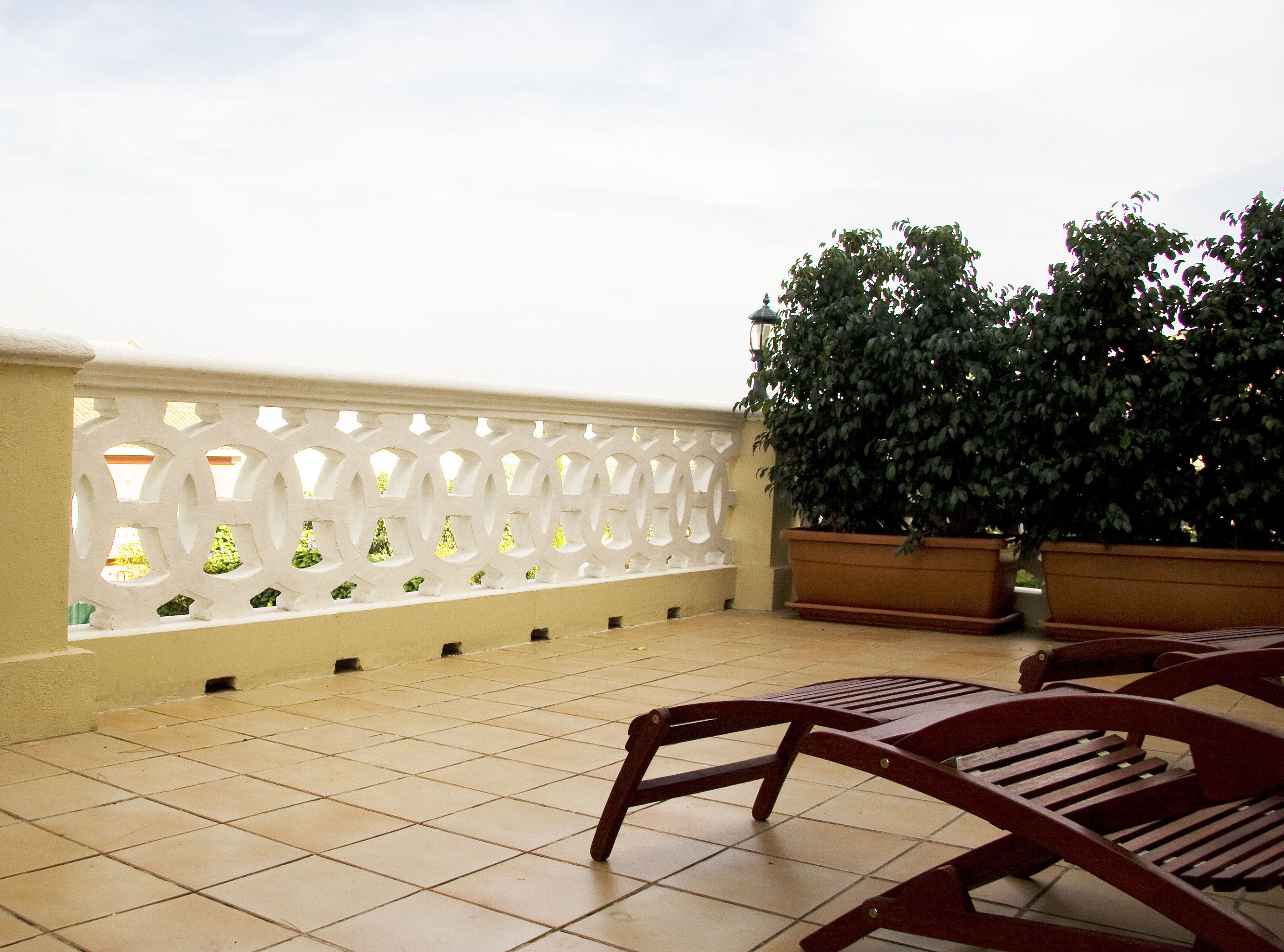 Terraza con pavimento gres antideslizante. Terraza con pavimento gres antideslizante.