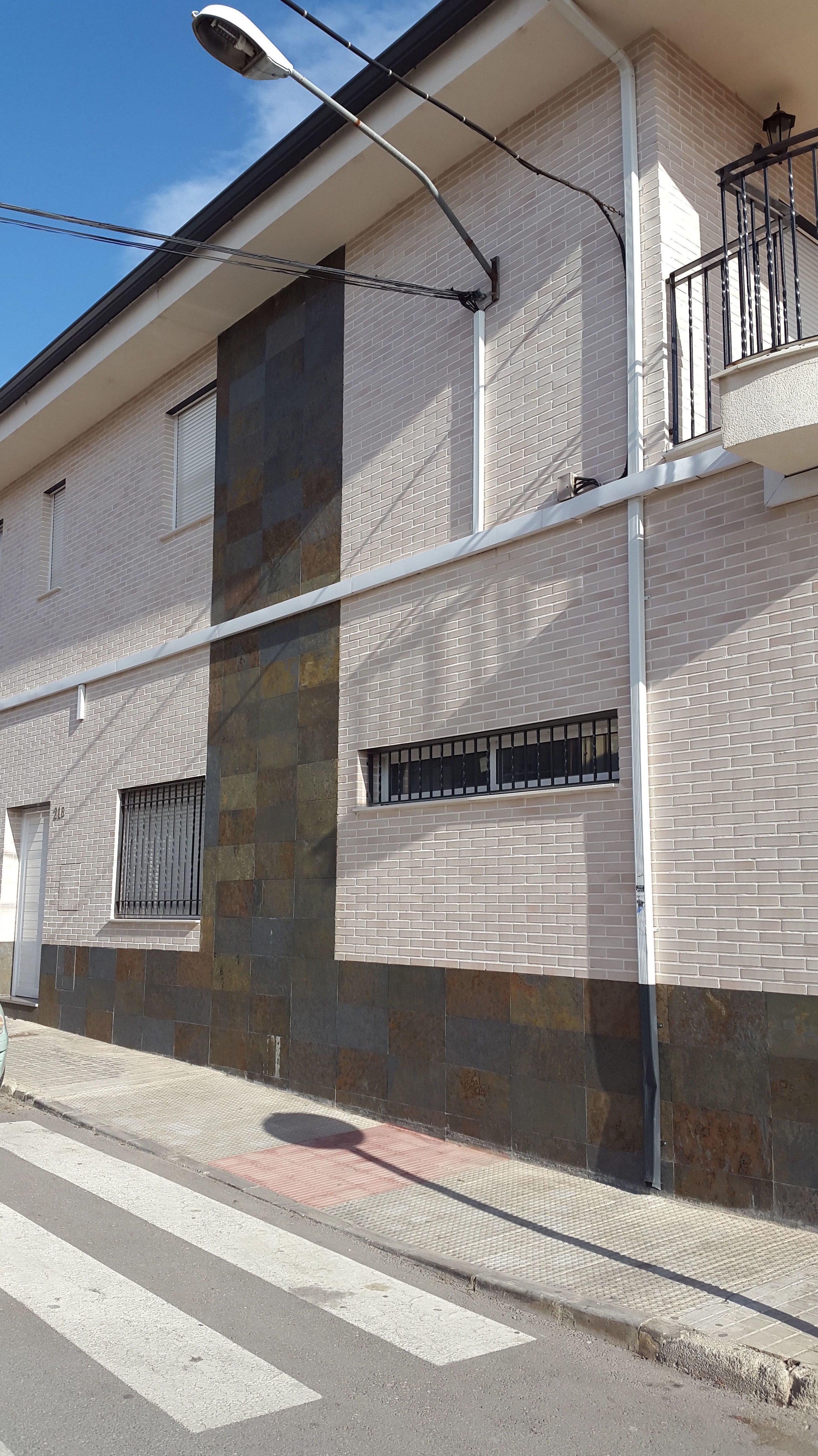 Fachadas: Servicios de Promociones y Construcciones JR Roca Ballester y Hnos. Fachadas: Servicios de Promociones y Construcciones JR Roca Ballester y Hnos.
