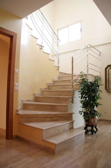 Escaleras: Servicios de Promociones y Construcciones JR Roca Ballester y Hnos. Escaleras: Servicios de Promociones y Construcciones JR Roca Ballester y Hnos.