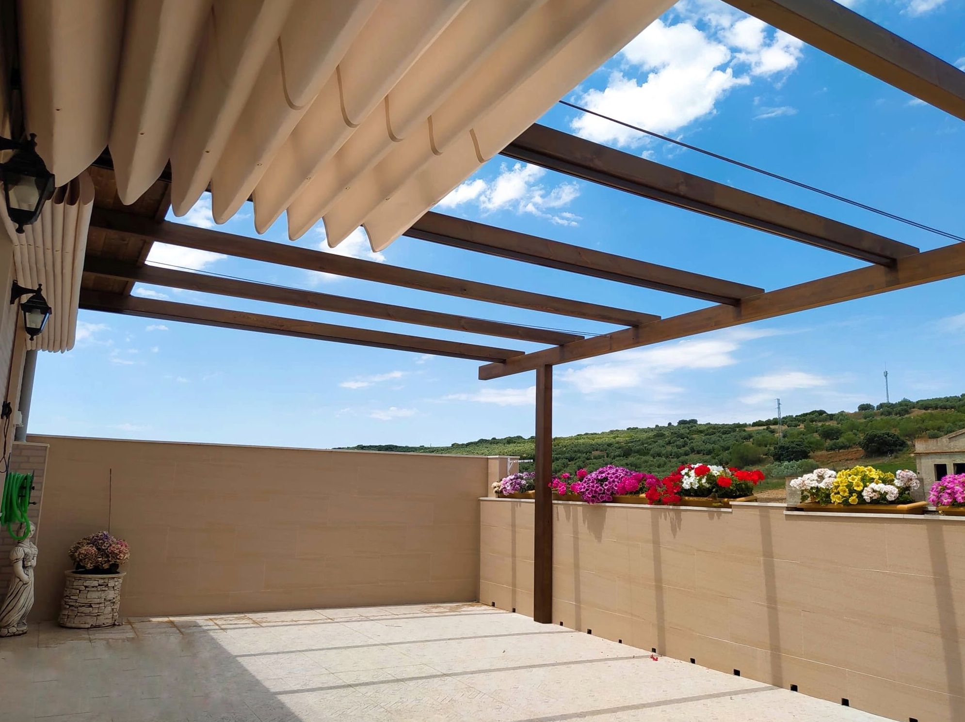 Pérgola con toldo: Productos y materiales de Toca Madera Pérgola con toldo: Productos y materiales de Toca Madera