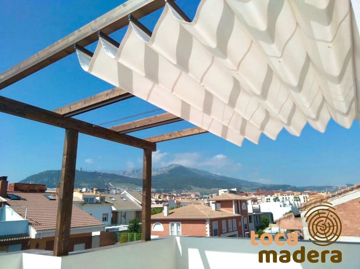 Pérgola con toldo: Productos y materiales de Toca Madera Pérgola con toldo: Productos y materiales de Toca Madera