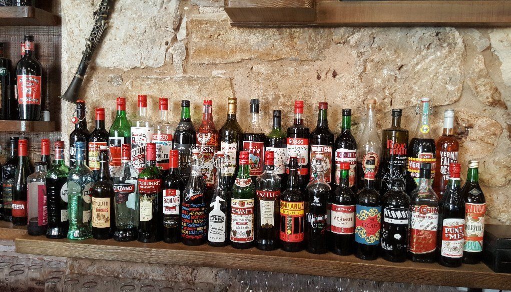 Vermut / Vinos / Cervezas: Servicios de El Nuevo Orfeón Vermut / Vinos / Cervezas: Servicios de El Nuevo Orfeón