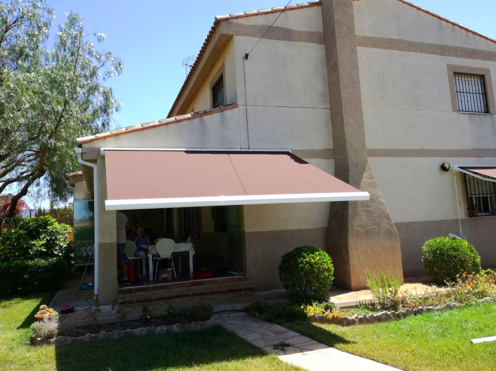 Toldo cofre motorizado Toldo cofre motorizado