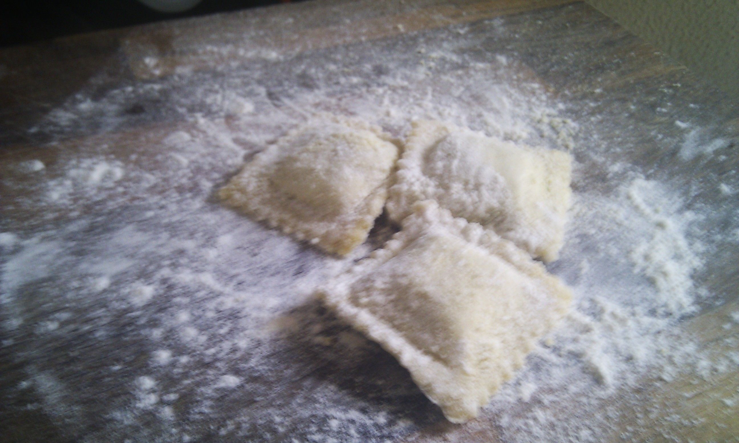 Ravioles de Espinacas, ricotta y parmiggiano Ravioles de Espinacas, ricotta y parmiggiano
