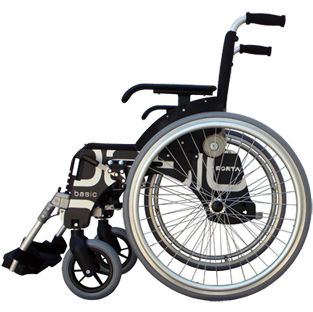Silla de ruedas plegable con usuario sentado Silla de ruedas plegable con usuario sentado
