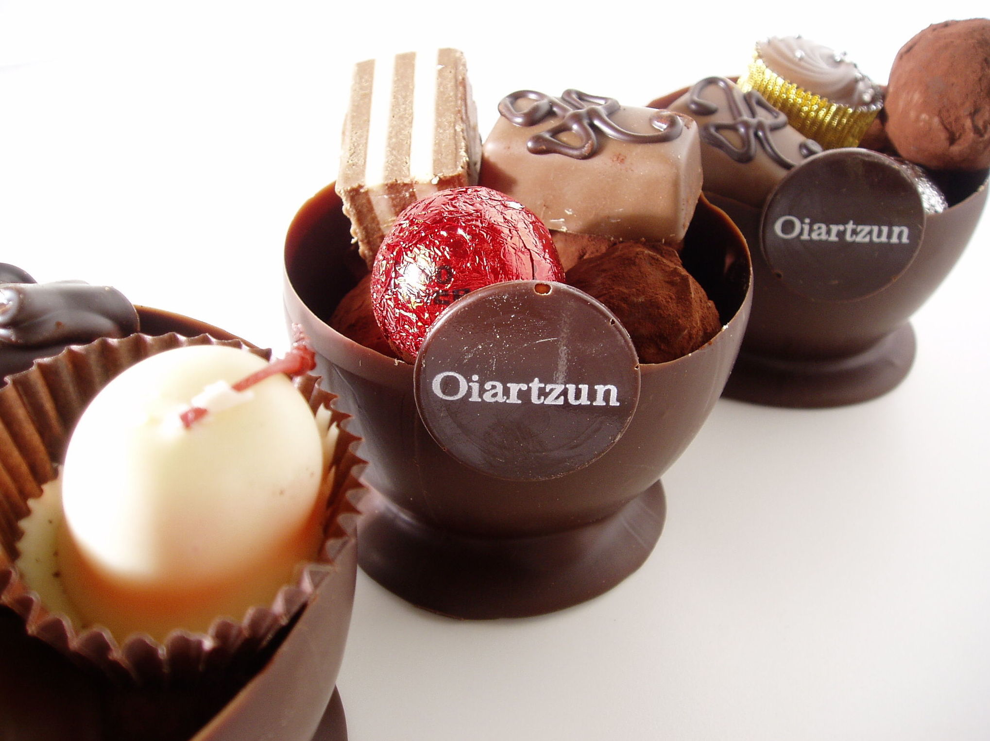 Bombón de chocolate: Catálogo de Pastelería Oiartzun Bombón de chocolate: Catálogo de Pastelería Oiartzun