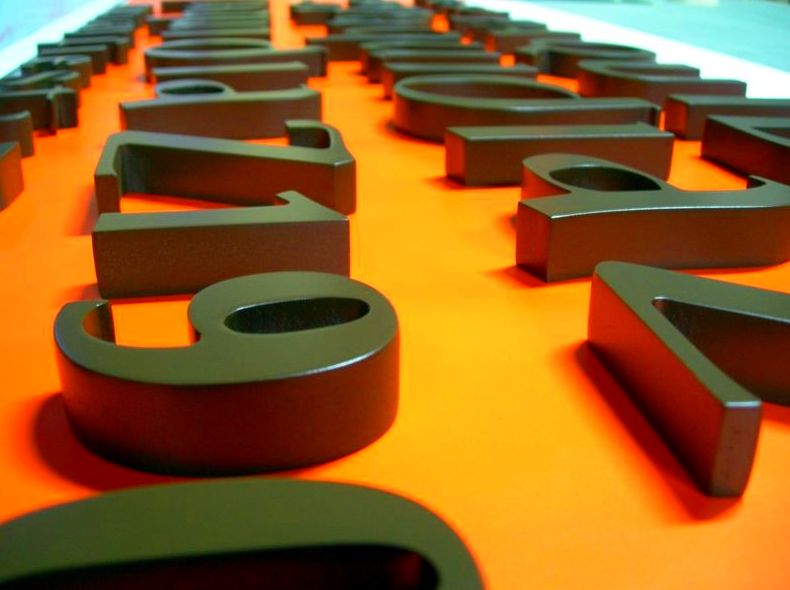GRABADOS LASER Y CORTE EN DIVERSOS MATERIALES, PARA TROFEOS, LETRAS, ETC: Servicios de Rótulos Nolo GRABADOS LASER Y CORTE EN DIVERSOS MATERIALES, PARA TROFEOS, LETRAS, ETC: Servicios de Rótulos Nolo