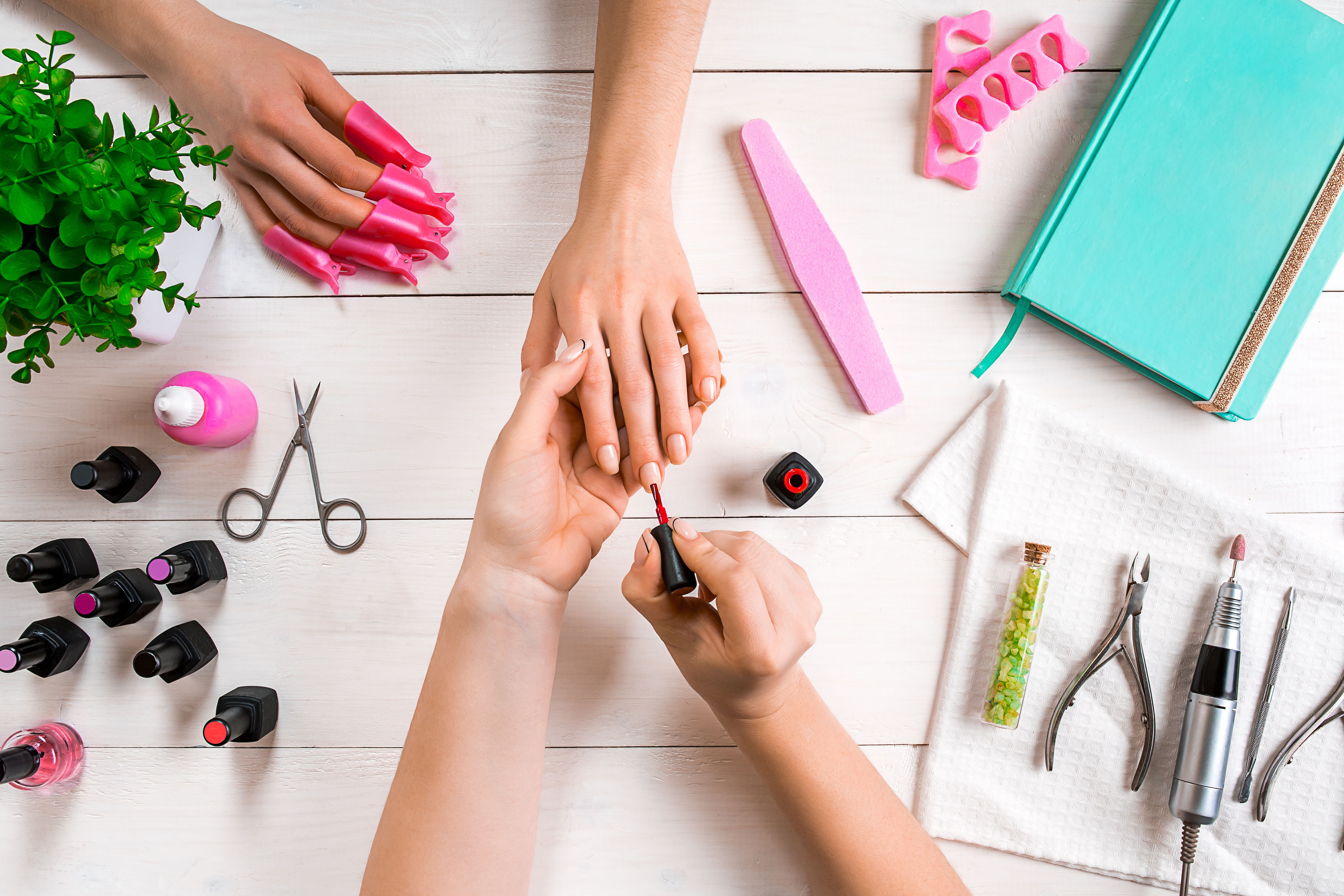 Manicura y pedicura: Servicios de PELUQUERÍA Y ESTÉTICA ASCEN Manicura y pedicura: Servicios de PELUQUERÍA Y ESTÉTICA ASCEN