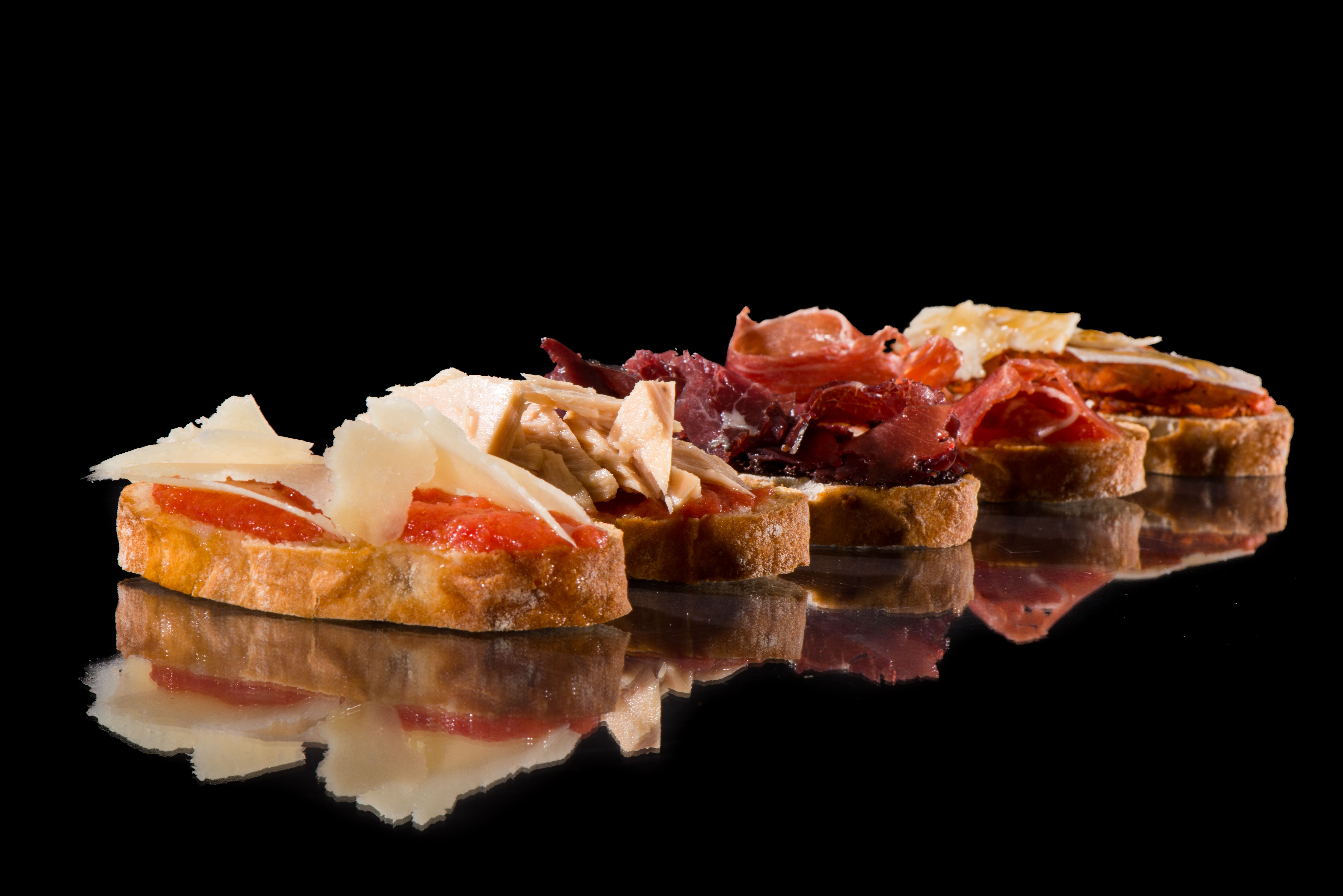 Tapas y raciones: Especialidades de Casa Juan Tapas y raciones: Especialidades de Casa Juan