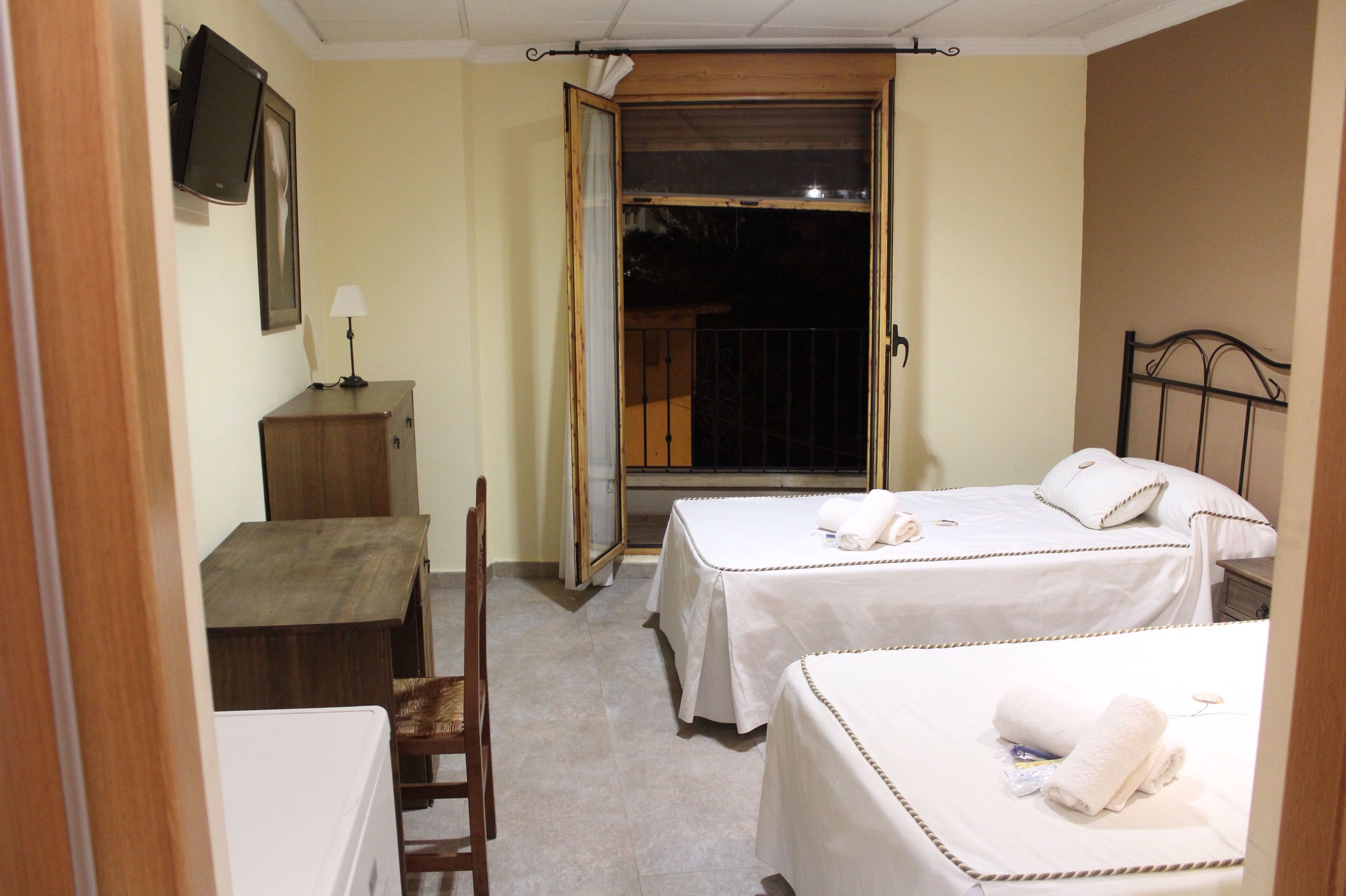Habitaciones: Comidas y habitaciones de Hostal Restaurante Chema Habitaciones: Comidas y habitaciones de Hostal Restaurante Chema