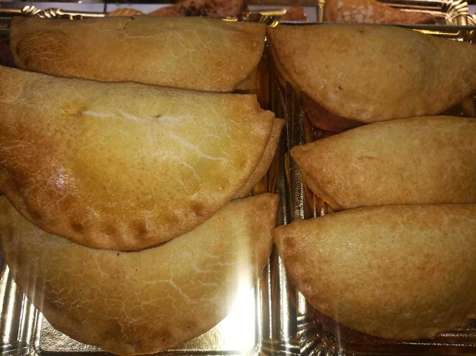 E`mpanadillas de atún y tomate ó de pisto. E`mpanadillas de atún y tomate ó de pisto.