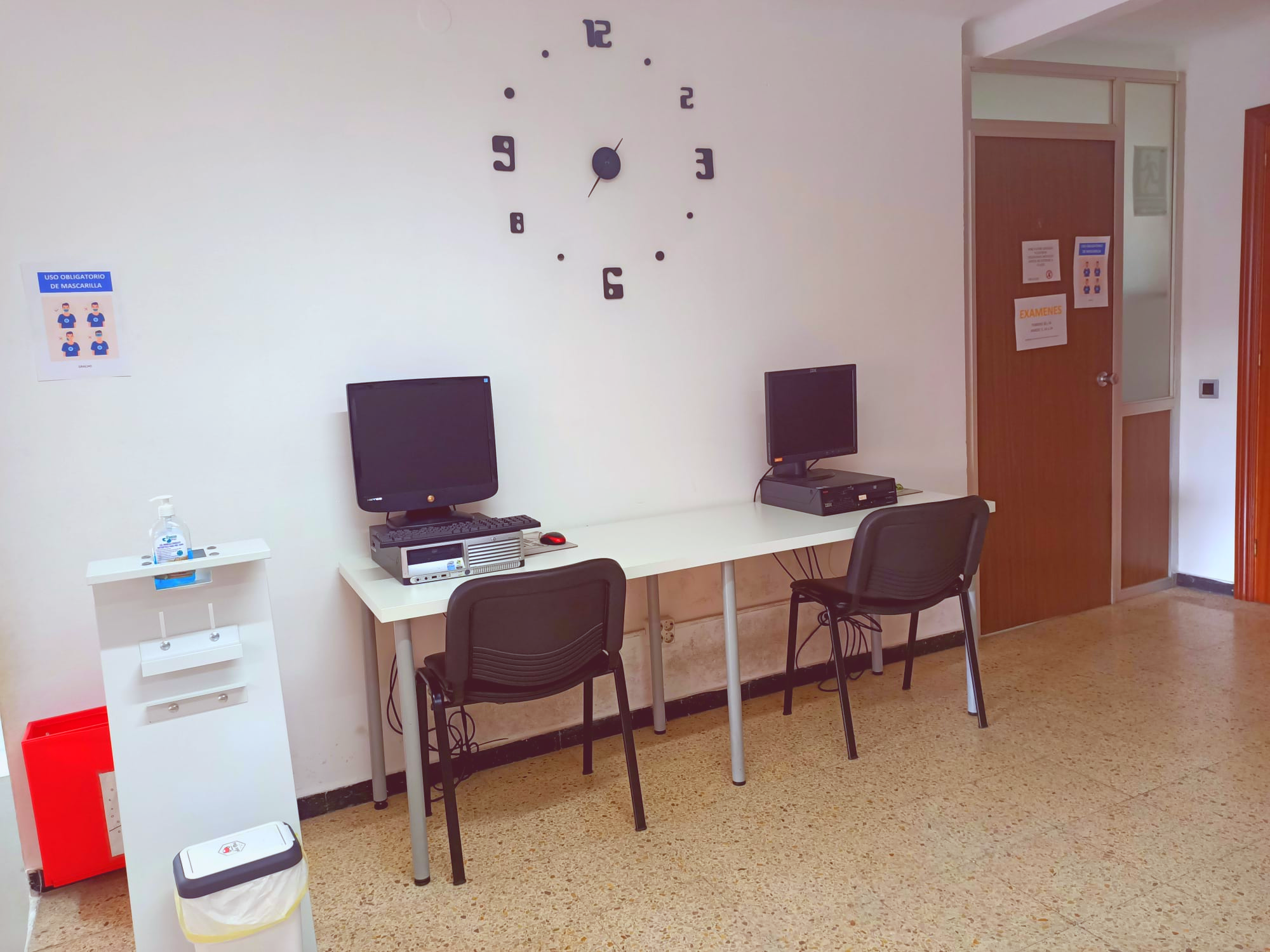 RECEPCIÓN Y ORDENADORES: ¿Qué podemos ofrecerte? de AUTOESCUELA SAN MORI RECEPCIÓN Y ORDENADORES: ¿Qué podemos ofrecerte? de AUTOESCUELA SAN MORI