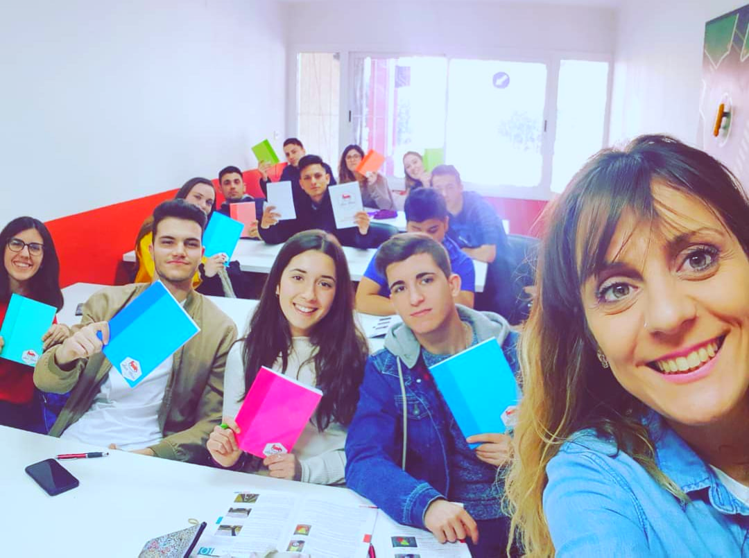 AULA DE TEÓRICA: ¿Qué podemos ofrecerte? de AUTOESCUELA SAN MORI AULA DE TEÓRICA: ¿Qué podemos ofrecerte? de AUTOESCUELA SAN MORI