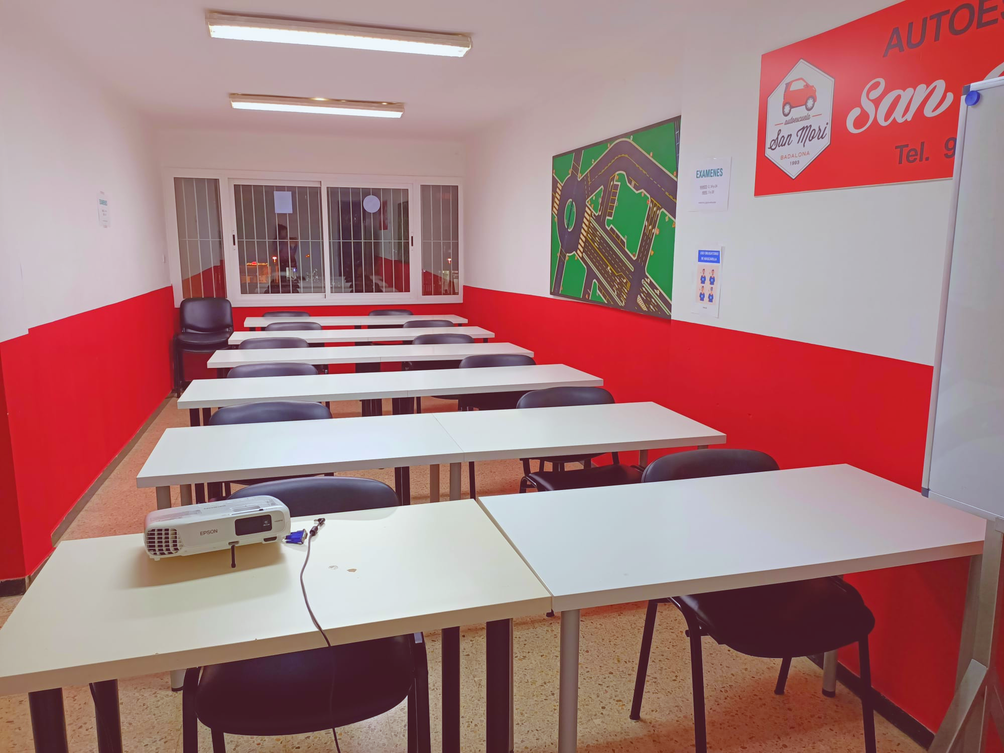 AULA DE TEÓRICA: ¿Qué podemos ofrecerte? de AUTOESCUELA SAN MORI AULA DE TEÓRICA: ¿Qué podemos ofrecerte? de AUTOESCUELA SAN MORI