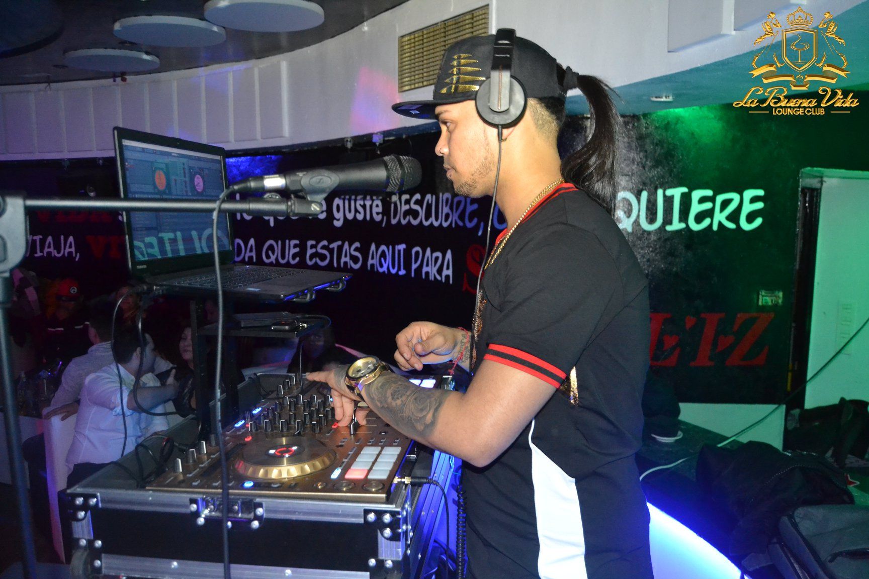 Música latina: Servicios de La Buena Vida Lounge Club Música latina: Servicios de La Buena Vida Lounge Club