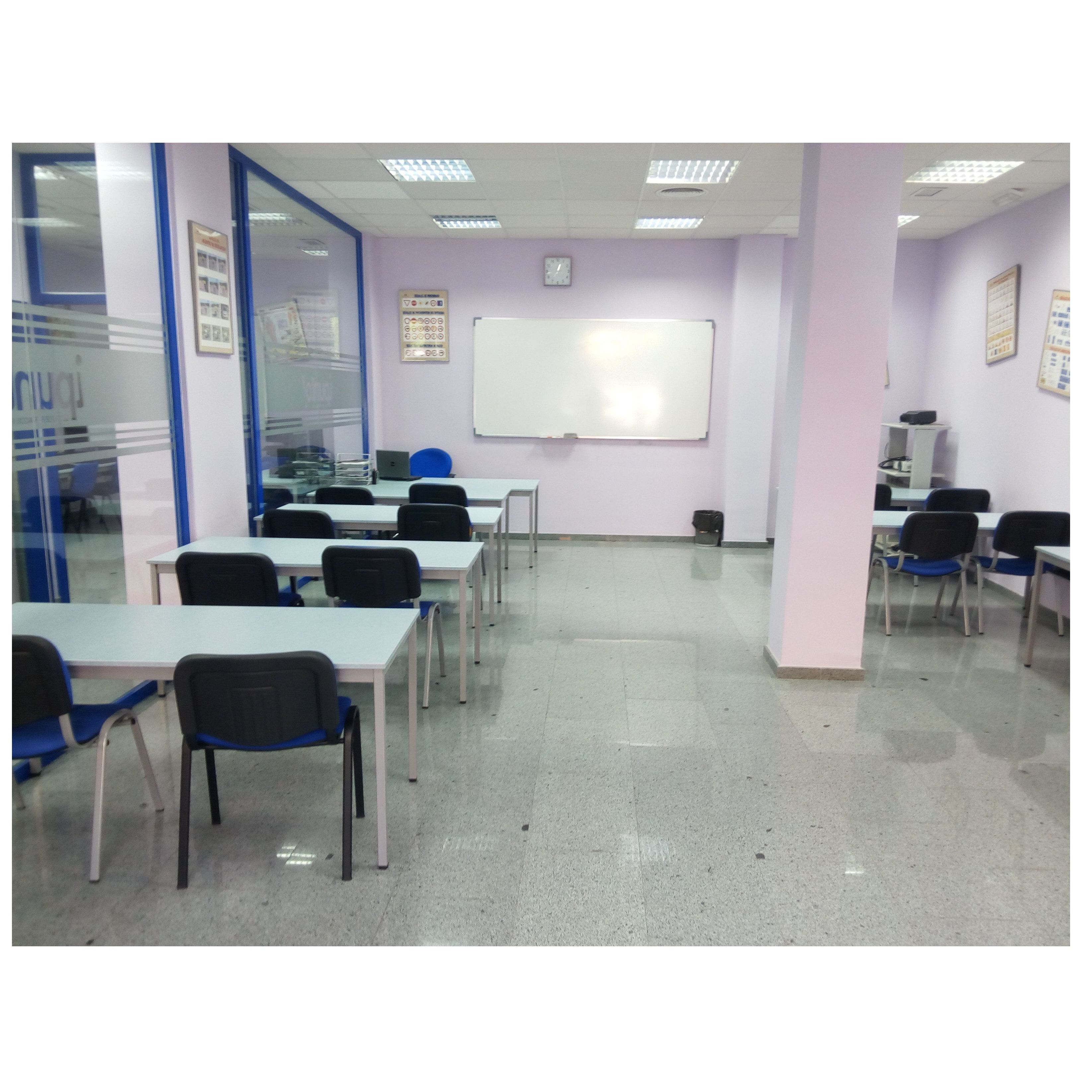 Clases teóricas: Servicios de Autoescuela Ipunto Clases teóricas: Servicios de Autoescuela Ipunto