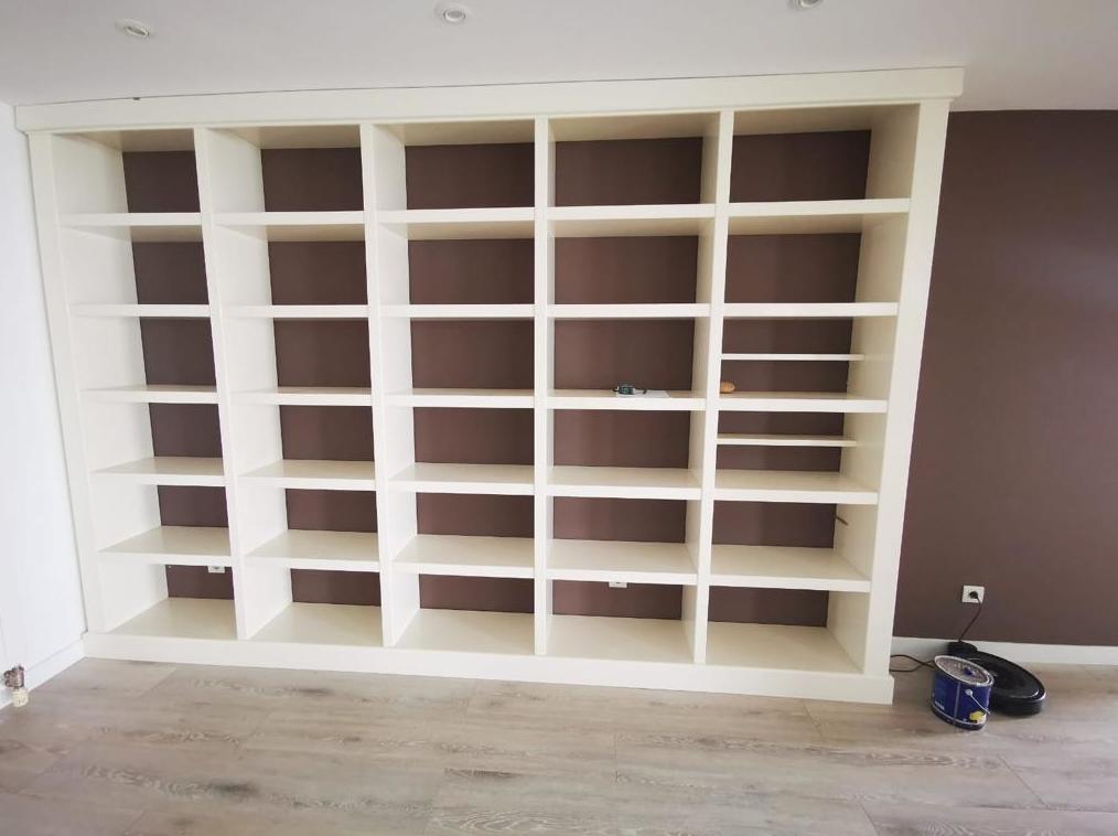 Mueble estantería lacado en color blanco 
