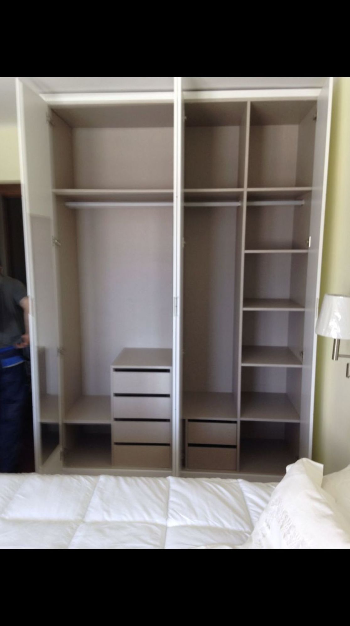 Armario, interior realizado en melamina 