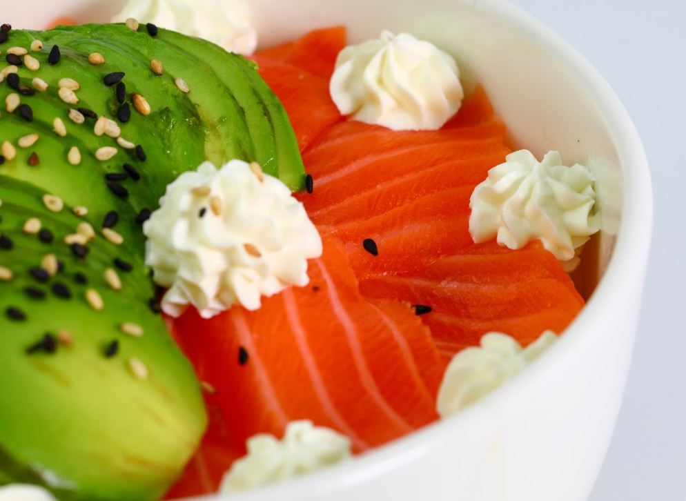 129.Chirashi sushi de atún picante y aguacate: Carta y menús de Yoshino 129.Chirashi sushi de atún picante y aguacate: Carta y menús de Yoshino
