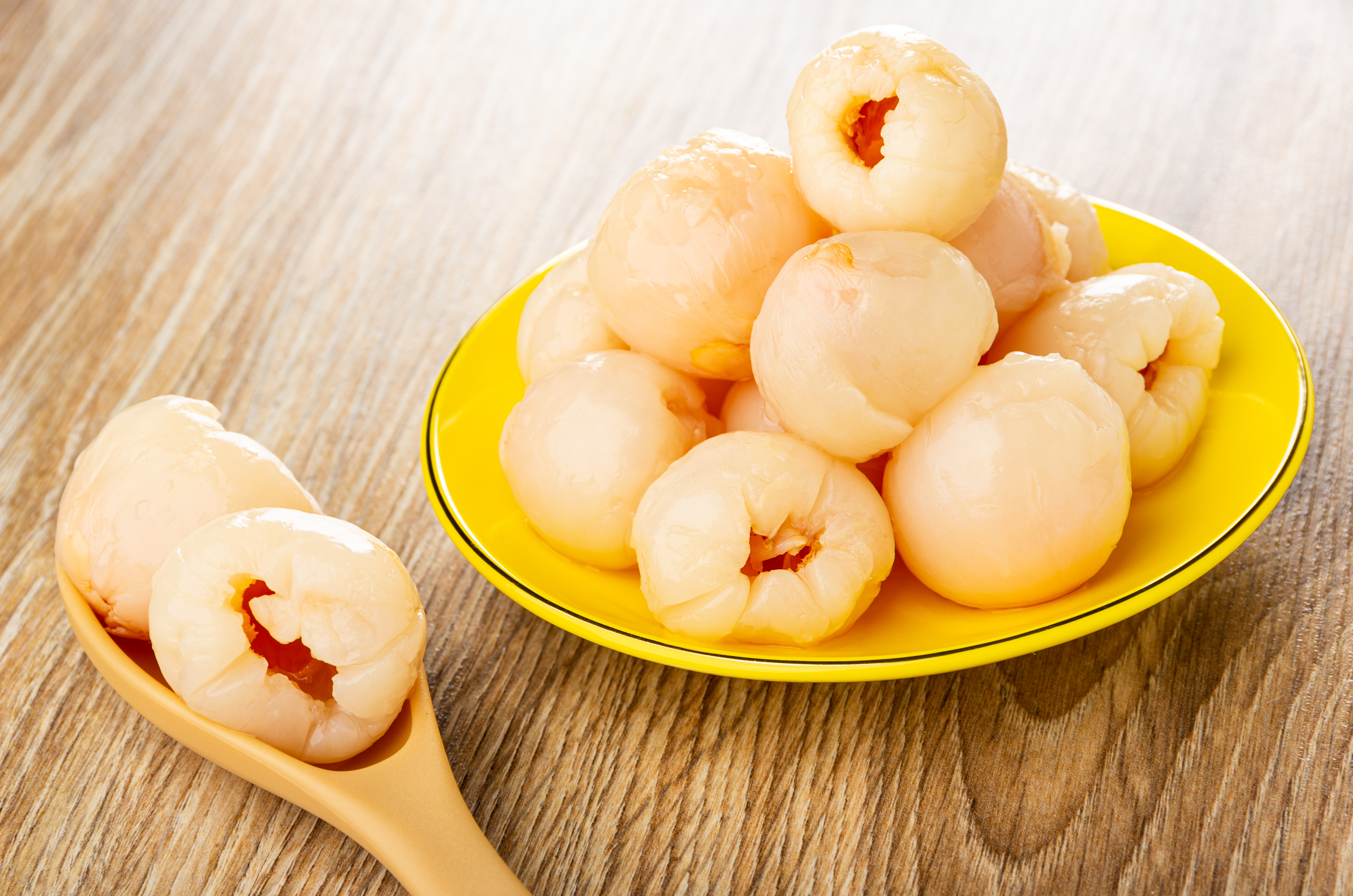 Postre: Lychys almibar (5 Piezas): Carta y menús de Yoshino Postre: Lychys almibar (5 Piezas): Carta y menús de Yoshino