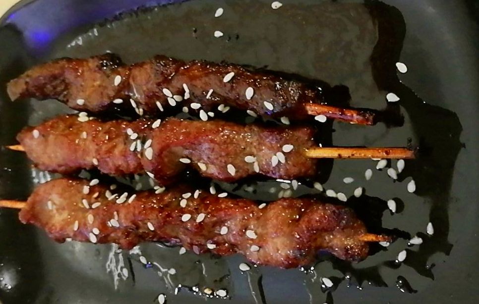 71.PINCHOS DE TERNERA: Carta y menús de Yoshino 71.PINCHOS DE TERNERA: Carta y menús de Yoshino