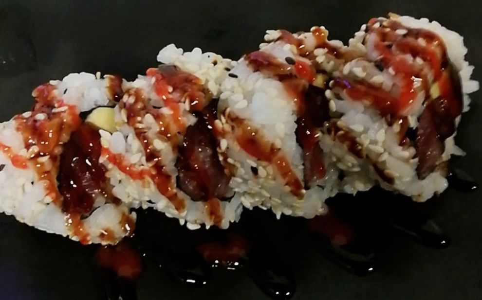 126.URAMAKI RELLENO DE ATUN PICANTE Y AGUACATE 5 Piezas: Carta y menús de Yoshino 126.URAMAKI RELLENO DE ATUN PICANTE Y AGUACATE 5 Piezas: Carta y menús de Yoshino