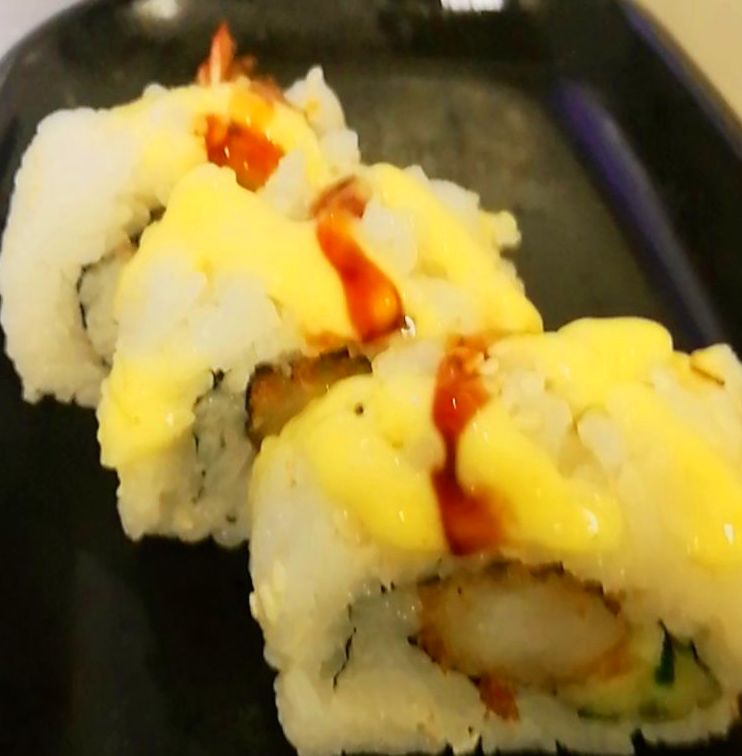 131.Uramaki relleno de gambas rebozadas 5 piezas: Carta y menús de Yoshino 131.Uramaki relleno de gambas rebozadas 5 piezas: Carta y menús de Yoshino