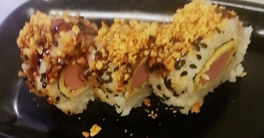 114. Uramaki Frankfurt 5 Piezas: Carta y menús de Yoshino 114. Uramaki Frankfurt 5 Piezas: Carta y menús de Yoshino