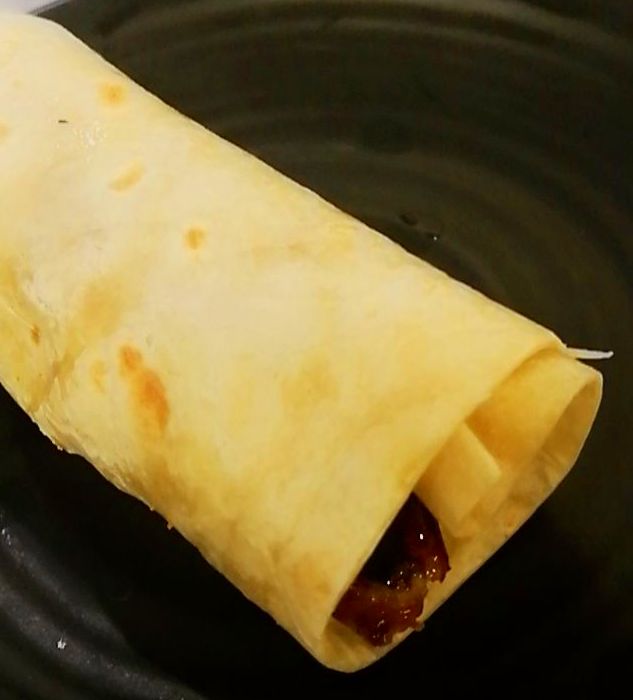 39.MINI WRAP RELLENO DE PATO CON SALSA TERIYAKI: Carta y menús de Yoshino 39.MINI WRAP RELLENO DE PATO CON SALSA TERIYAKI: Carta y menús de Yoshino