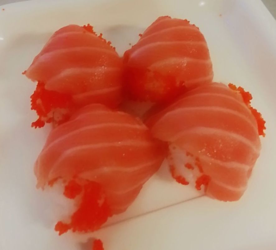 120.Nigiri de salmón con masado 4 Piezas: Carta y menús de Yoshino 120.Nigiri de salmón con masado 4 Piezas: Carta y menús de Yoshino