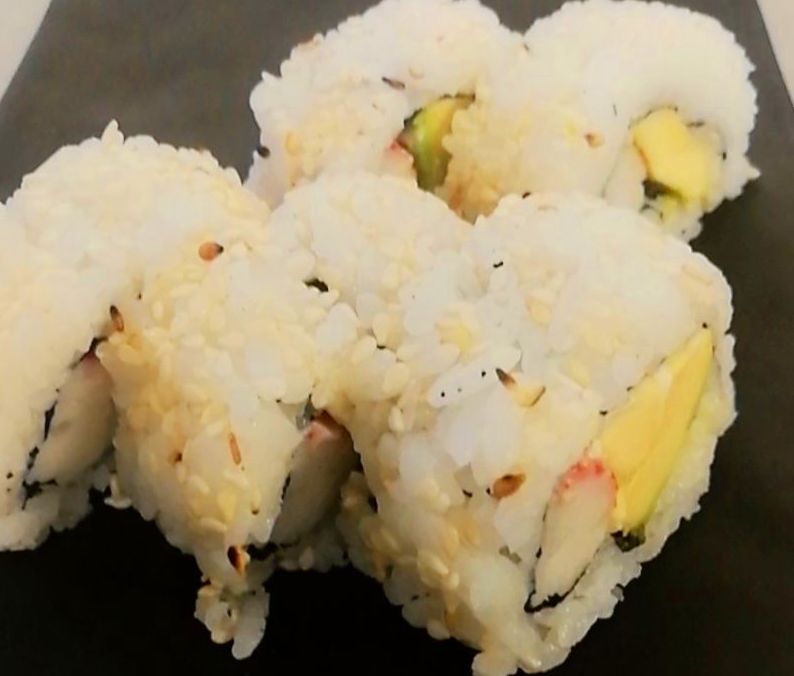 113.URAMAKI CALIFORNIA 5 Piezas: Carta y menús de Yoshino 113.URAMAKI CALIFORNIA 5 Piezas: Carta y menús de Yoshino