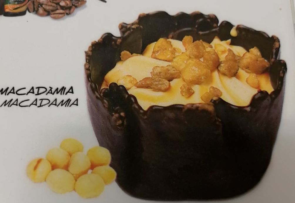 Postre: helado de vainilla y macadamia: Carta y menús de Yoshino Postre: helado de vainilla y macadamia: Carta y menús de Yoshino