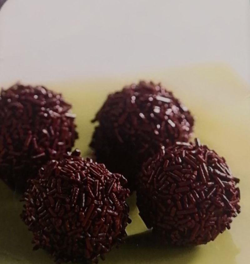 Postre: Trufa de chocolate (3 Piezas): Carta y menús de Yoshino Postre: Trufa de chocolate (3 Piezas): Carta y menús de Yoshino
