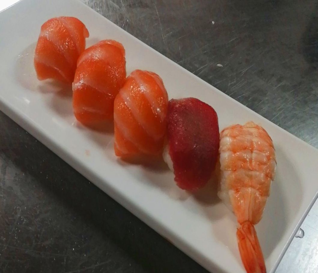 102.NIGIRI VARIADO 5 Piezas: Carta y menús de Yoshino 102.NIGIRI VARIADO 5 Piezas: Carta y menús de Yoshino