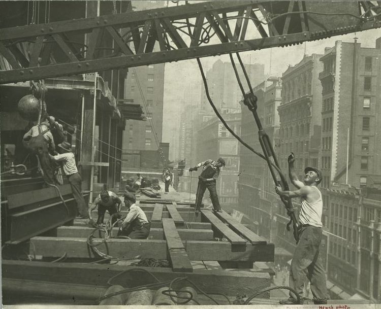 Fotografía antigua de construcción