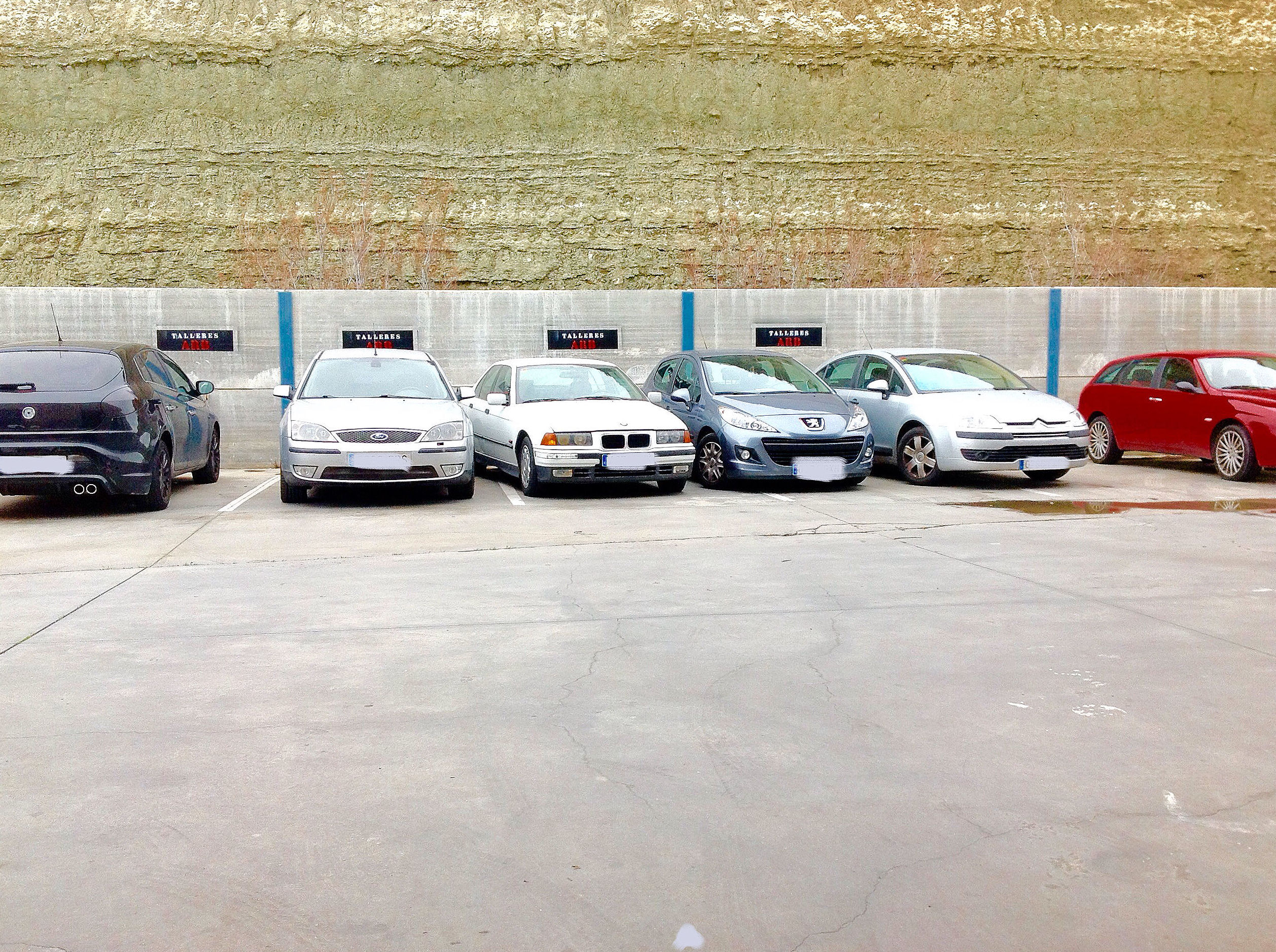 Parking privado Aparcamiento clientes Parking privado Aparcamiento clientes