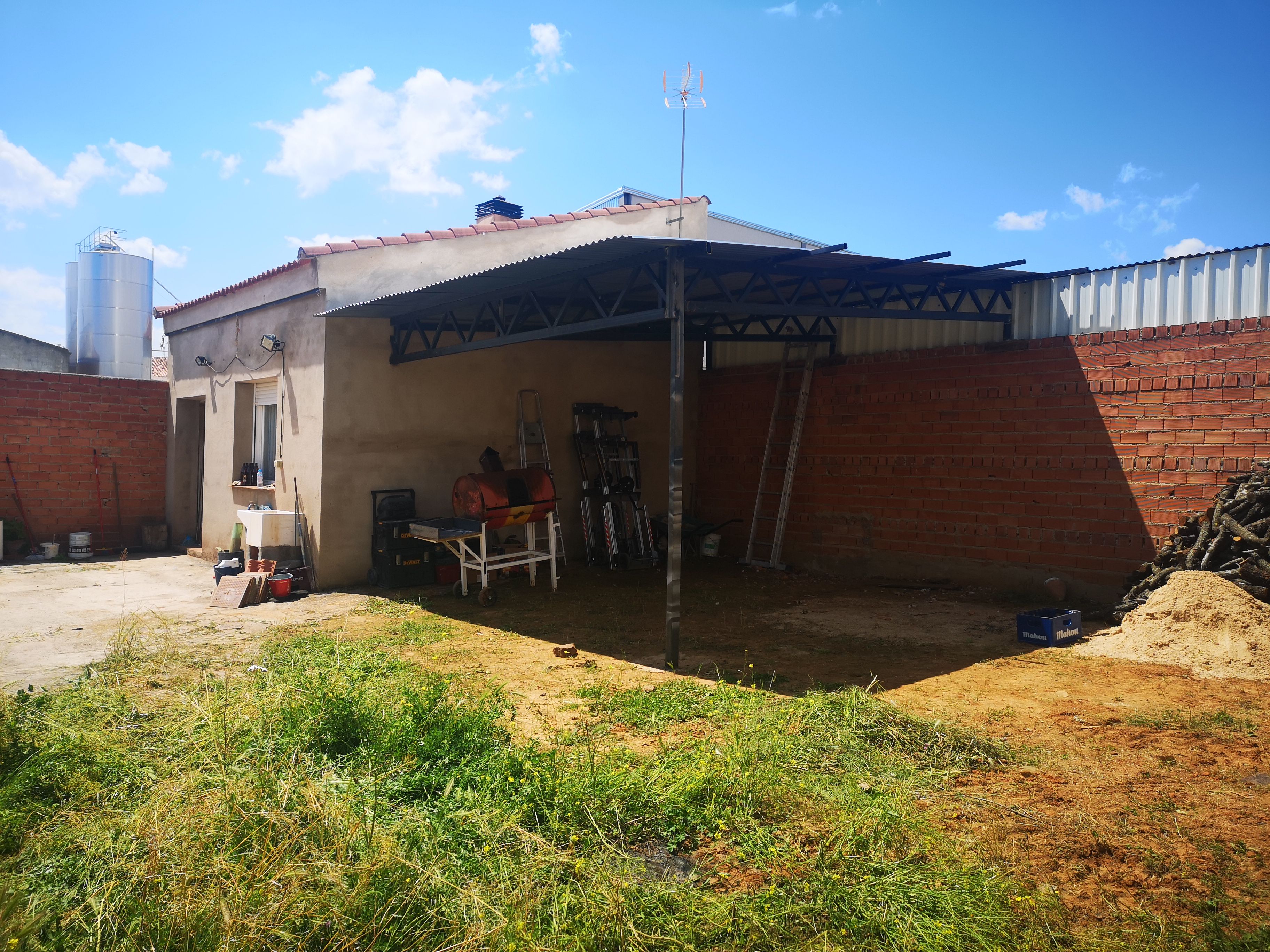 Techado metálico, estructura metálica y cubierta de chapa minionda.: de Cerrajería Vefergal Techado metálico, estructura metálica y cubierta de chapa minionda.: de Cerrajería Vefergal