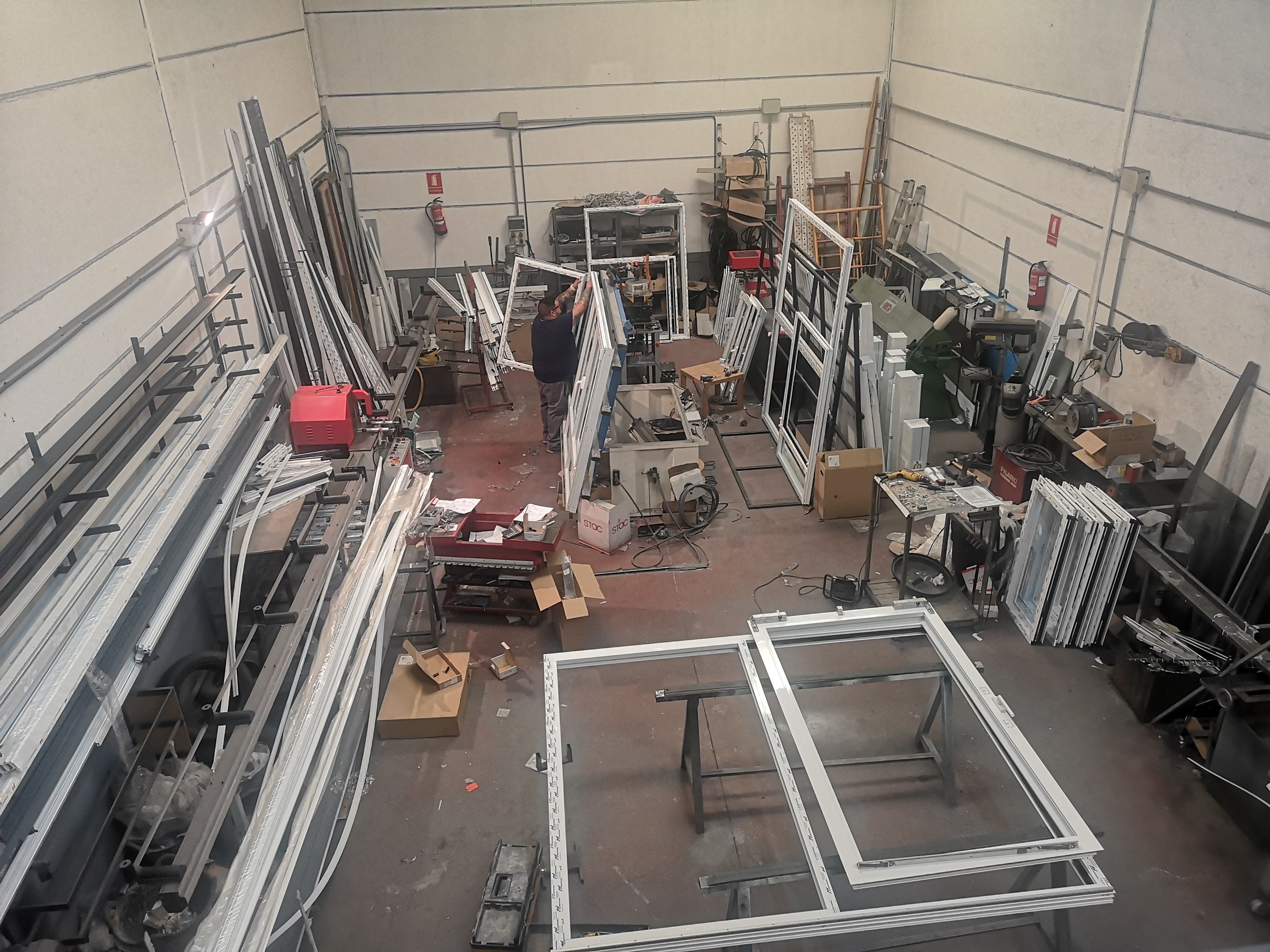 Fabricación e instalación de puertas osciloparalelas.: de Cerrajería Vefergal Fabricación e instalación de puertas osciloparalelas.: de Cerrajería Vefergal