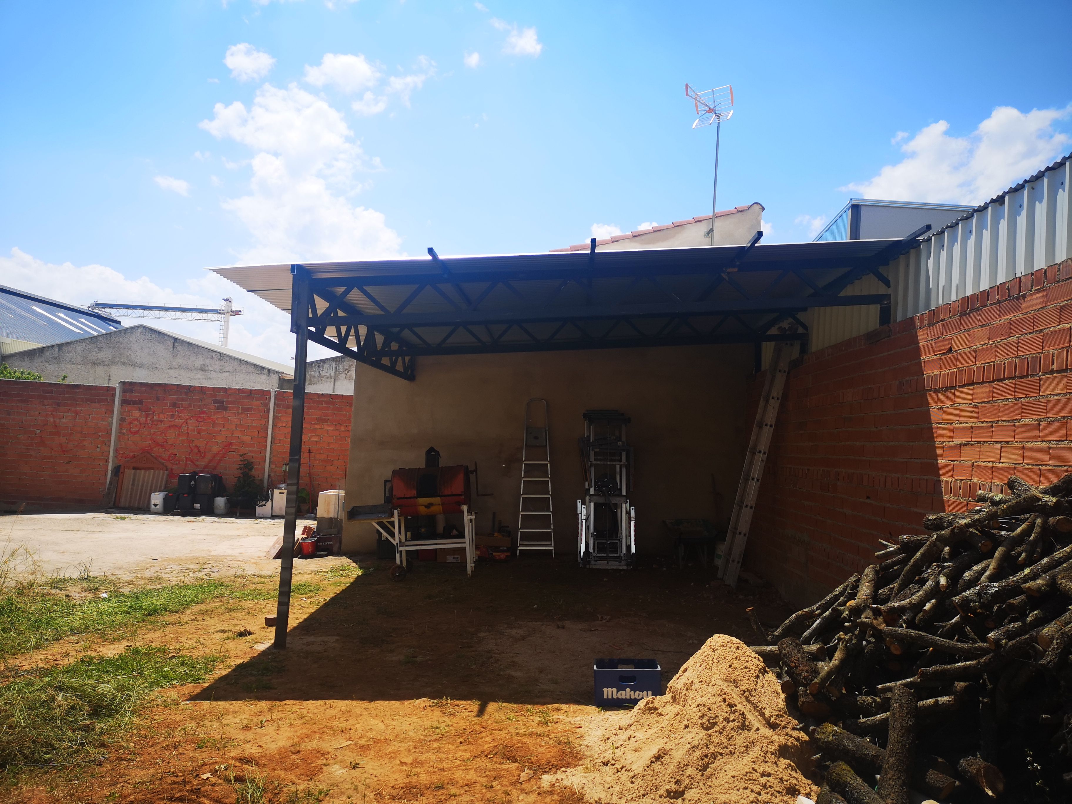 Techado metálico, estructura metálica y cubierta de chapa minionda.: de Cerrajería Vefergal Techado metálico, estructura metálica y cubierta de chapa minionda.: de Cerrajería Vefergal
