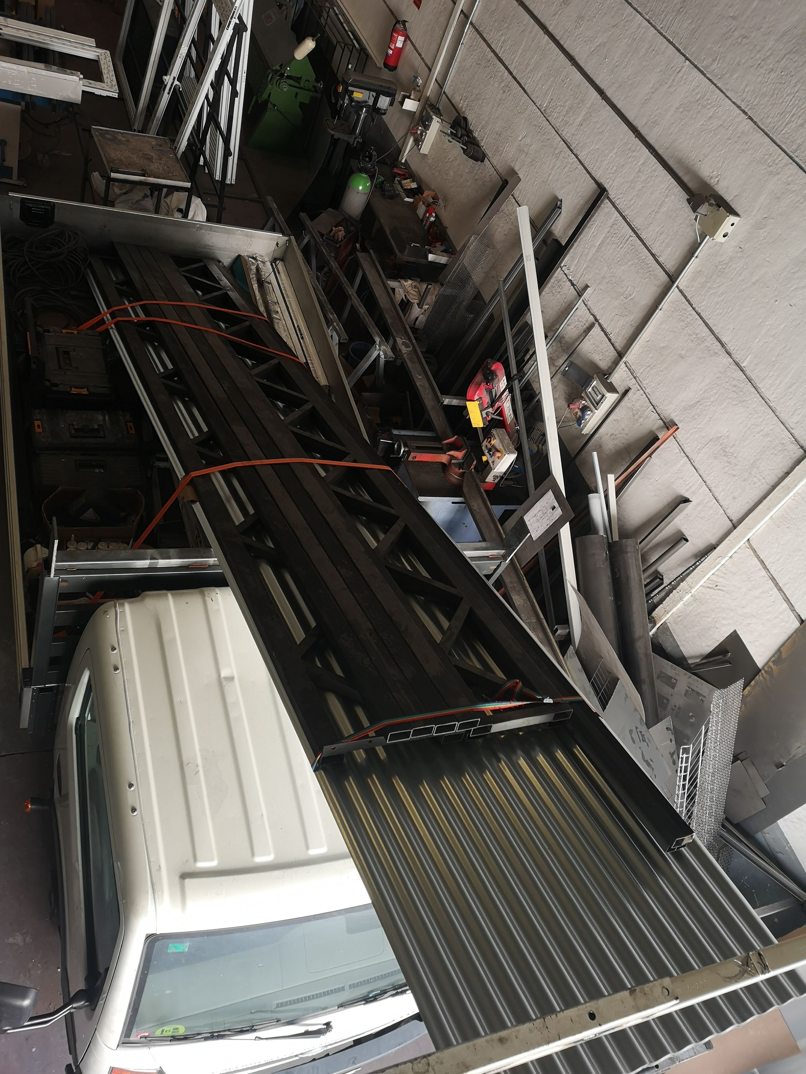 Techado metálico, estructura metálica y cubierta de chapa minionda.: de Cerrajería Vefergal Techado metálico, estructura metálica y cubierta de chapa minionda.: de Cerrajería Vefergal