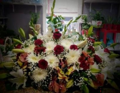 Centro RED&WHITE: Floristería de Floristería Imabel Centro RED&WHITE: Floristería de Floristería Imabel