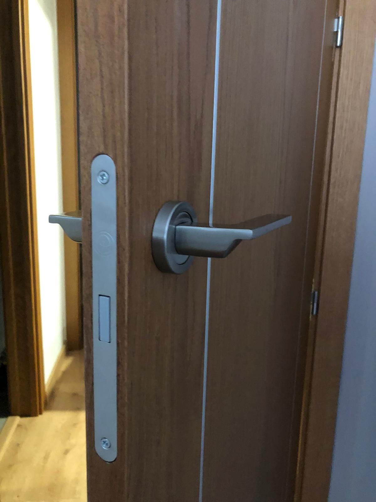 Puertas: Servicios de Fustería Solé Puertas: Servicios de Fustería Solé
