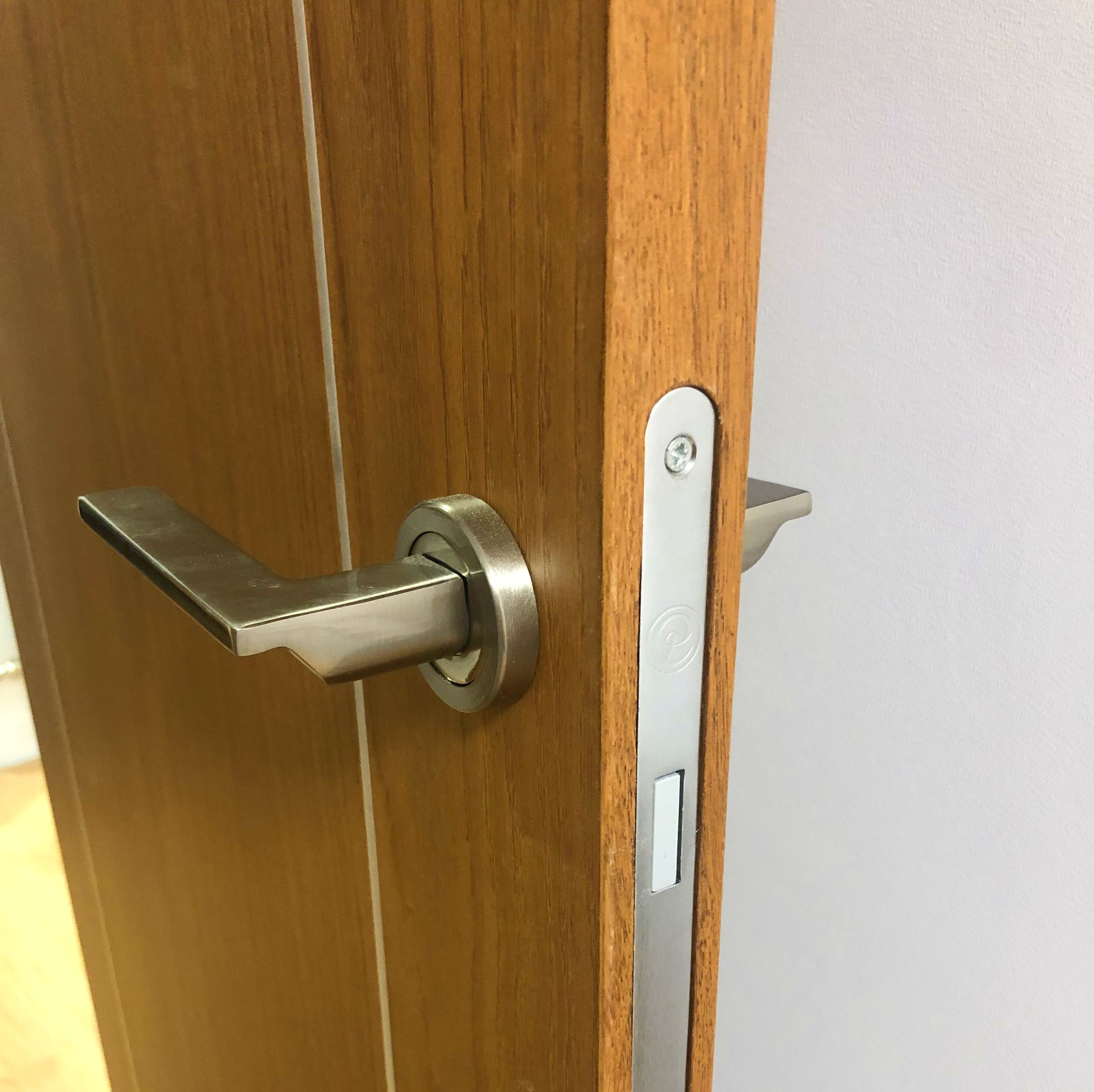 Puertas: Servicios de Fustería Solé Puertas: Servicios de Fustería Solé
